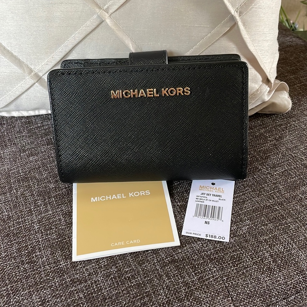 Michael Kors Bifold Zip Coin Wallet